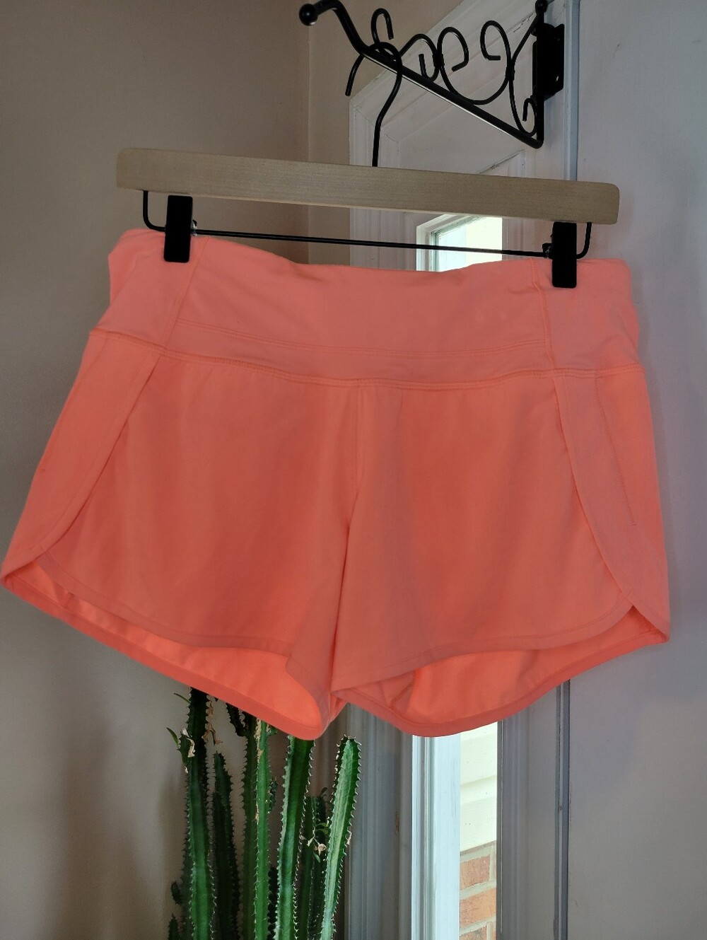 Lululemon Hotty Hot Coral Pink Performance Shorts, Size Womens 6